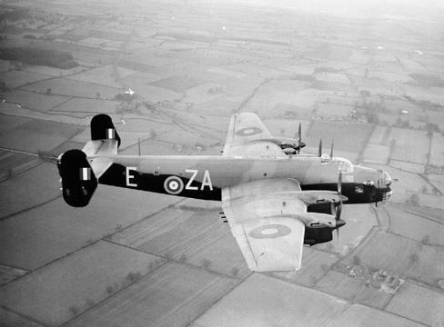 Normal 10 squadron halifax mk ii dec 1941 iwm ch 443 1