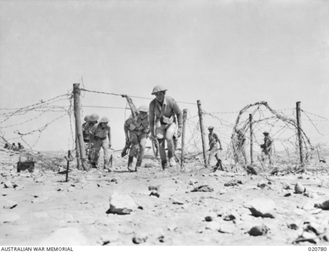 Normal australian 2 13th inf bn at tobruk awm photo 020780