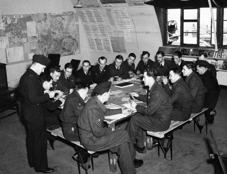 Normal big463 squadron air bombers briefing waddington zoom.jpg 1 1