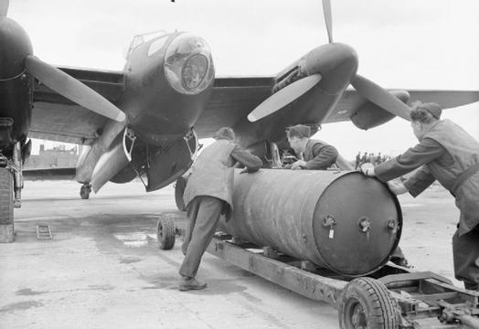 Normal loading cookie on mosquito wwii iwm ch 12621